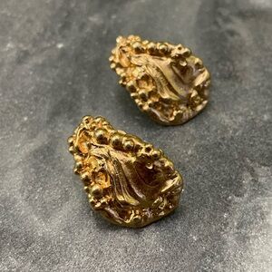 Vintage Napier Gold Sculpted Brutalist Clip On Earrings